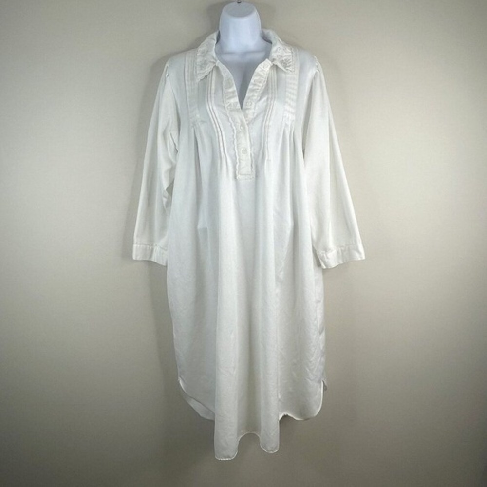 Vintage Granny Embroidered Nightgown Large Dainty Pleated Night Before Christmas